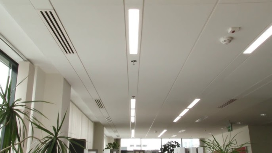 Tấm trần tiêu âm Ecophon Focus E: Giải pháp âm thanh & thẩm mỹ hoàn hảo Tấm trần tiêu âm Ecophon Focus E: Giải pháp âm thanh & thẩm mỹ hoàn hảo